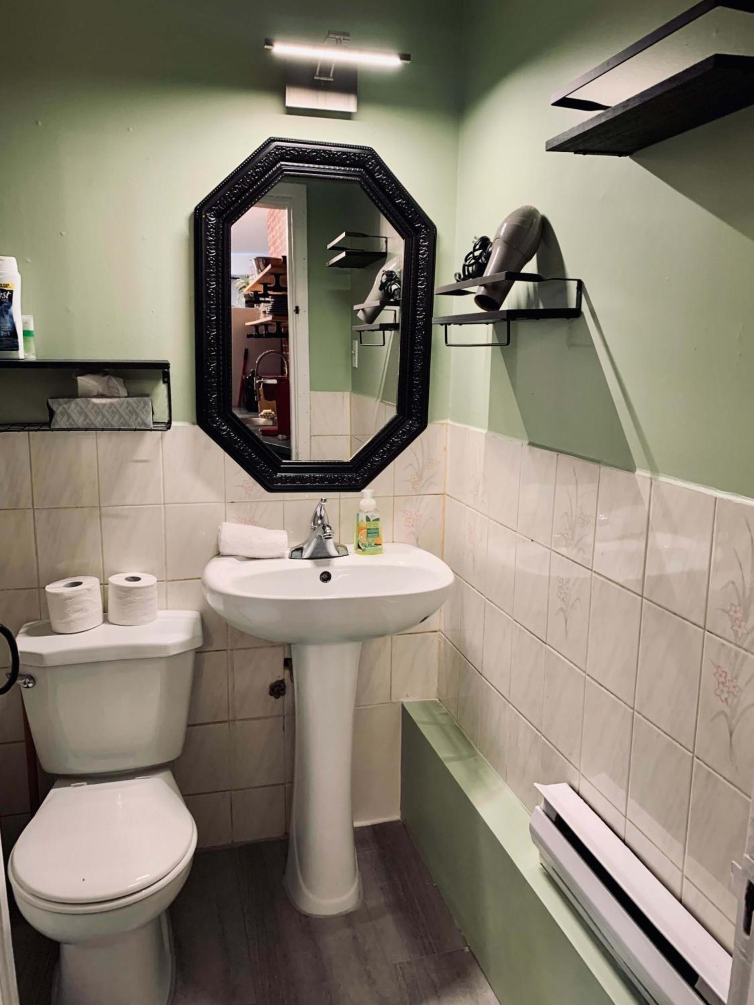 New Cozy& Stylish 2-Bdrm, Close To Downtown, Unit #3 Lägenhet Halifax Exteriör bild